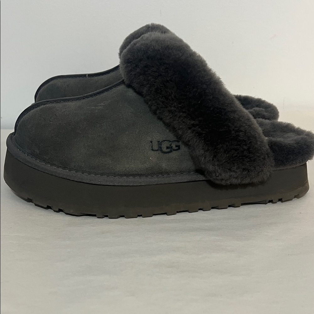 UGG Charcoal Shearling Slip-Ons sz 9